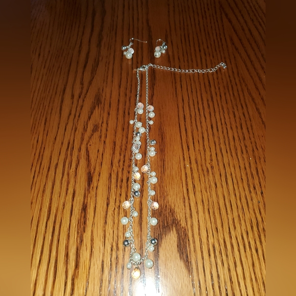 AVON Necklace and earring set. - Picture 4 of 4